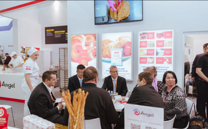 國際展會展臺設計搭建：跨文化視覺適配、海外搭建團隊協(xié)作的注意事項